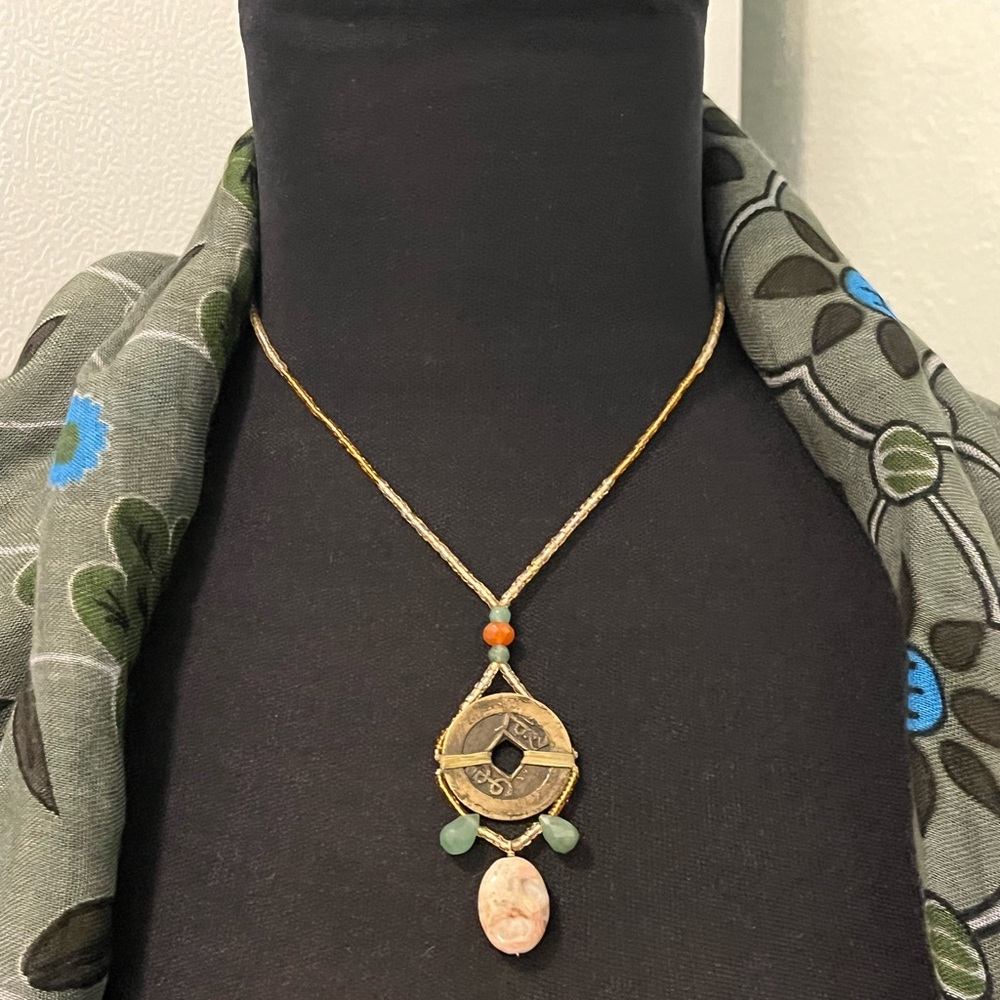 Elegant Gold and Green Pendant Necklace